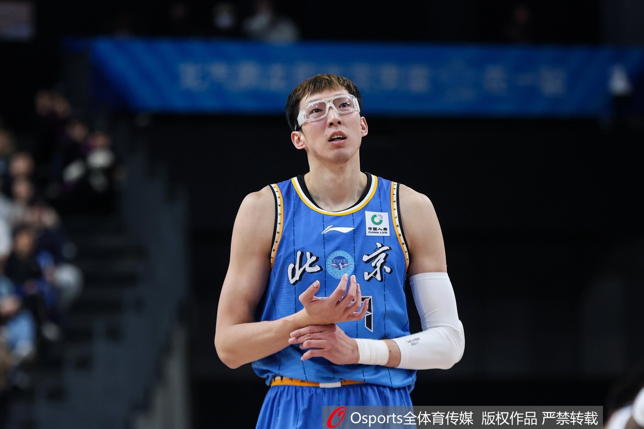 云开体育网址-这场打得像外援！周琦终结十分高效 砍下23分13板&amp;抢到7前场板